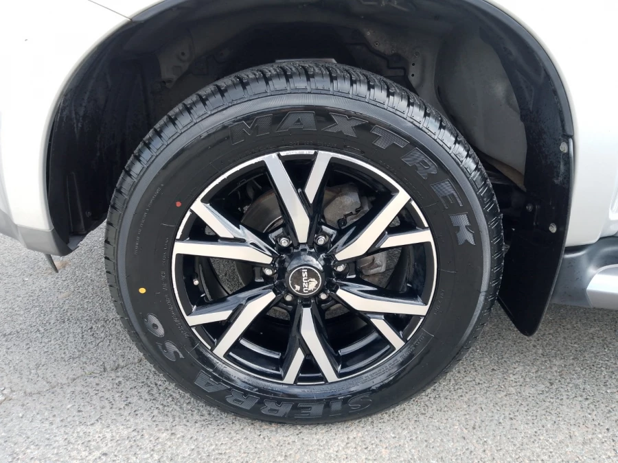 2020 MY19 Isuzu MU-X LS-U SUV Image 11