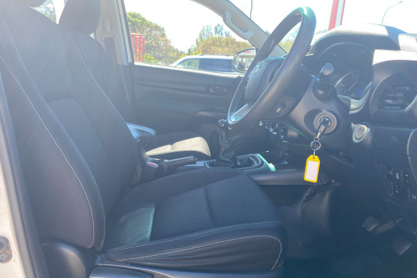 2019 Toyota HiLux  SR Dual Cab Cab Chassis Image 14