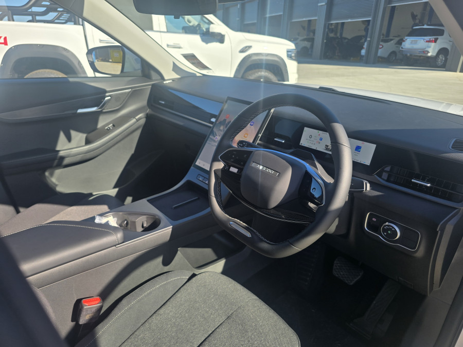 2026 Jaecoo J5  Track SUV Image 11