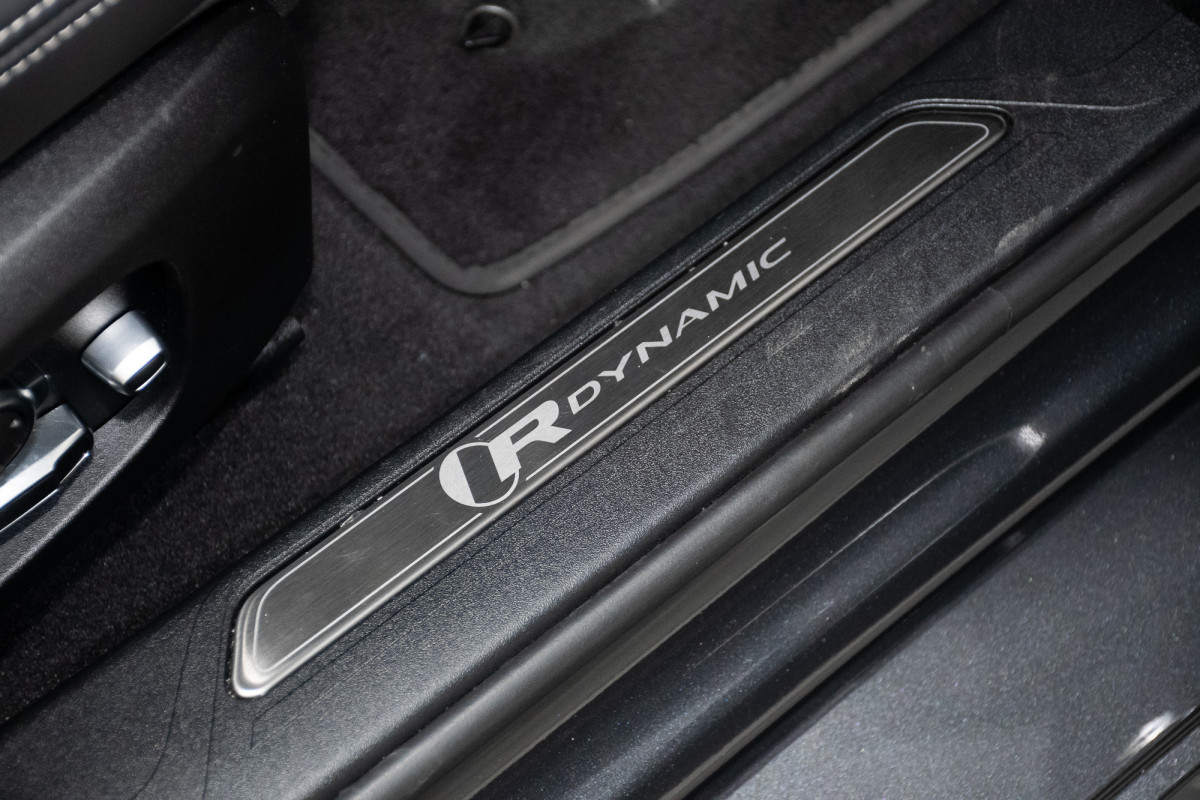 2022 Jaguar XE P300 R-Dynamic SE Sedan