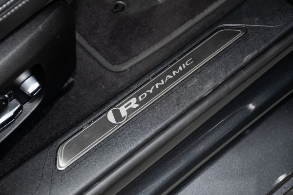 2022 Jaguar XE P300 R-Dynamic SE Sedan Image 16