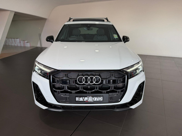 2025 Audi Q7 4M 55 TFSI S line SUV image 3