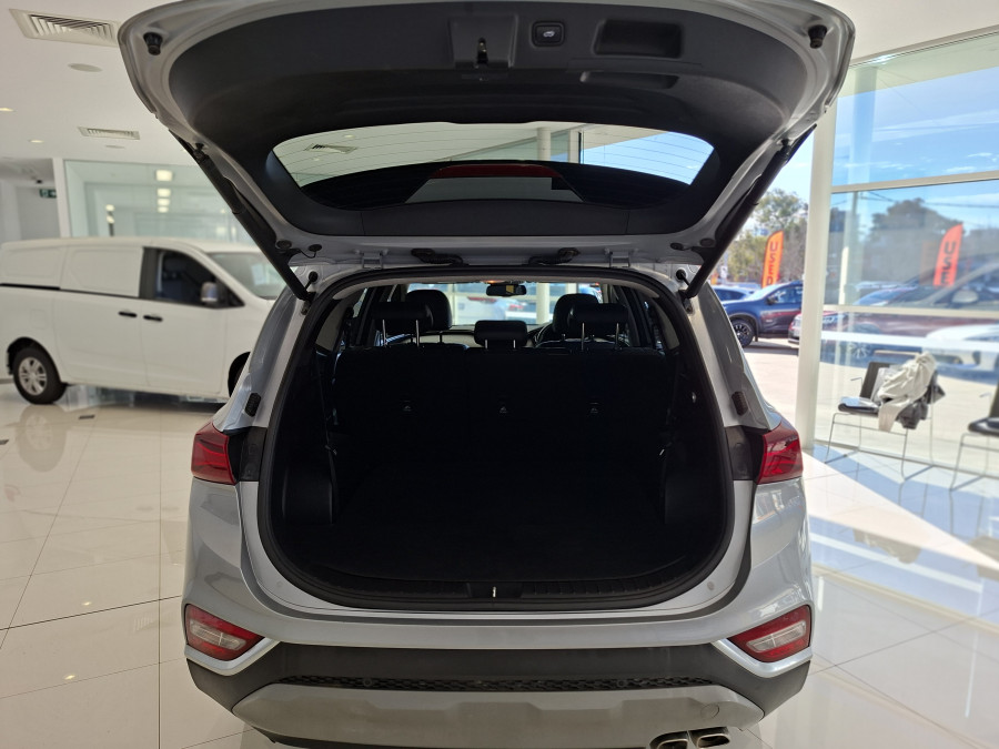 2018 Hyundai Santa Fe DM5 Series II Highlander SUV Image 9