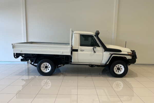2017 Toyota LandCruiser VDJ79R WorkMate Cab Chassis Image 2