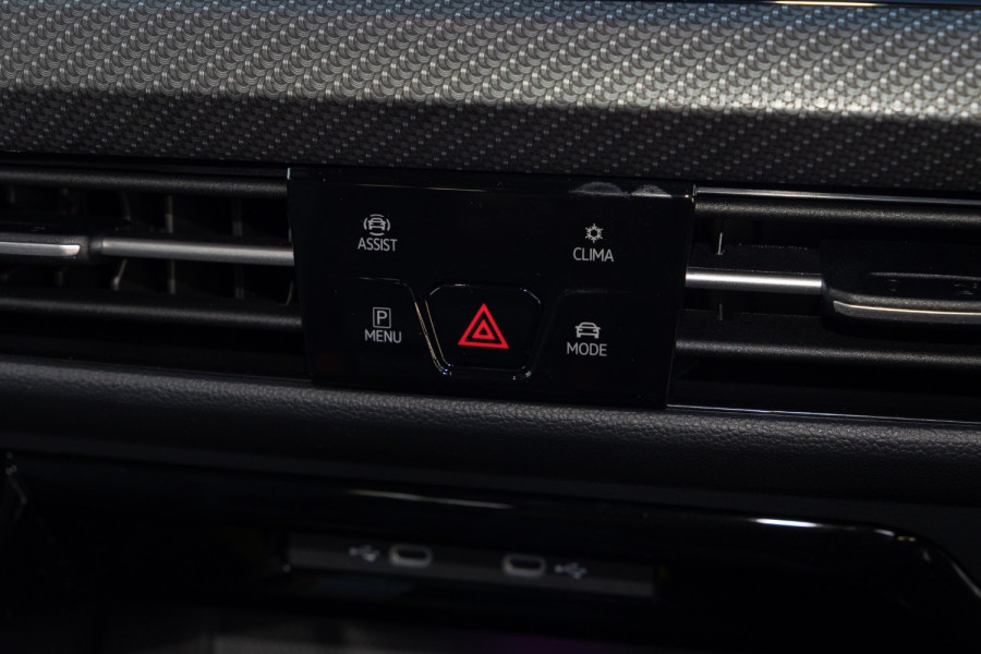 2024 Volkswagen Golf 8 110TSI R-Line Hatch Image 13
