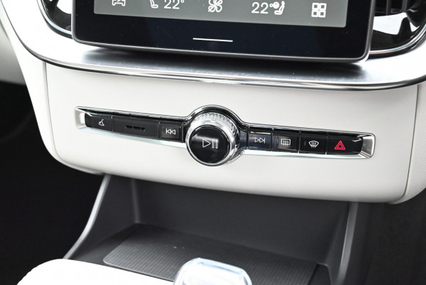 2026 Volvo XC90 L Series Ultra B5 Dark SUV image 8