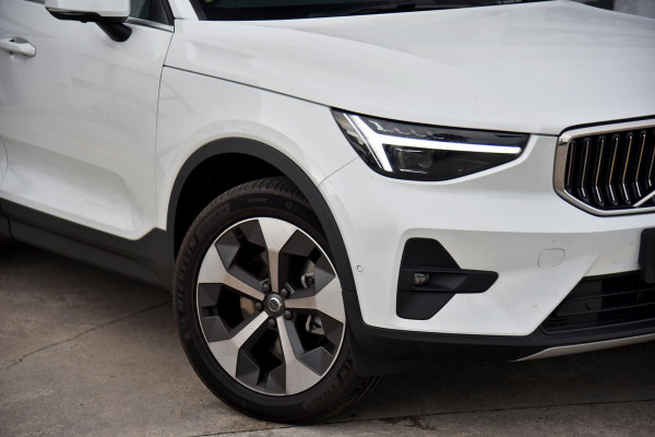 2024 MY25 Volvo XC40  Ultra B4 Bright SUV Image 2