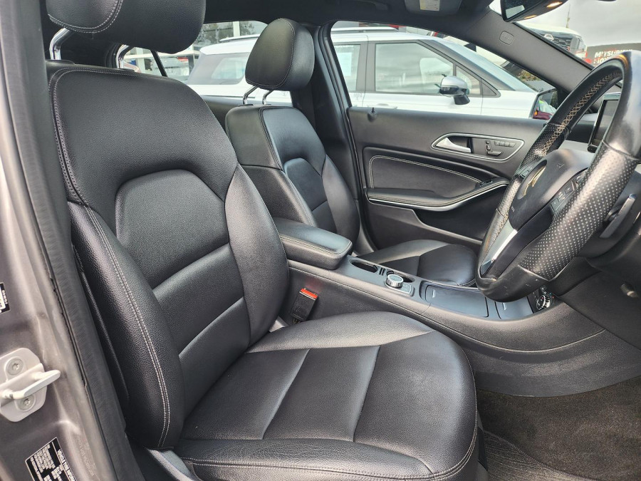 2015 Mercedes-Benz GLA-Class X156 GLA250 SUV Image 11
