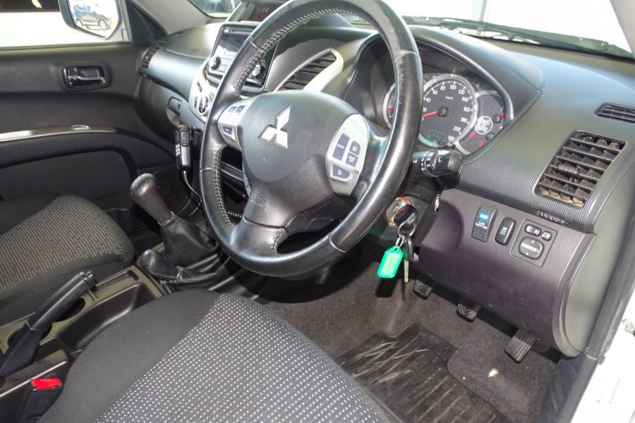 2014 MY15 Mitsubishi Triton MN GLX-R Ute Image 13