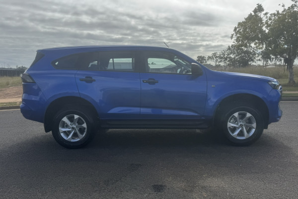 2026 Isuzu MU-X RJ LS-M SUV Image 2