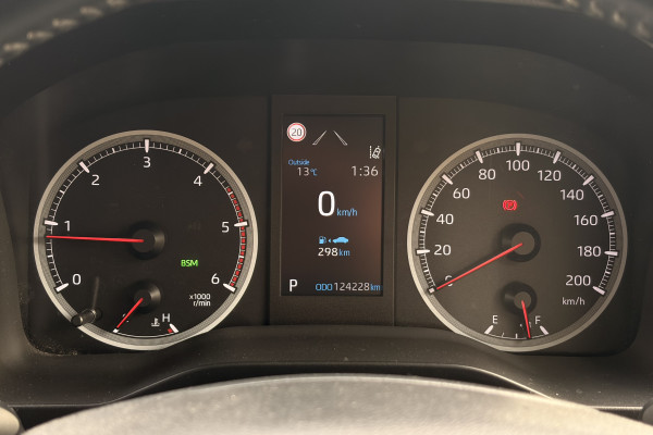 2021 Toyota HiAce GDH300R  Crew Van Image 18