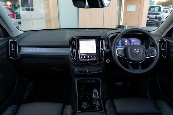 2025 MY26 Volvo XC40 XZ Ultra B4 Bright SUV Image 4