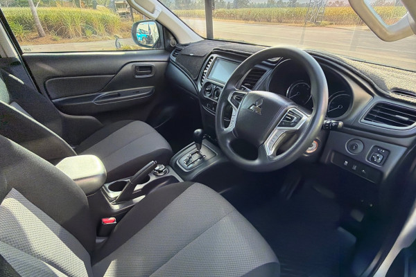 2023 Mitsubishi Triton MR GLX Cab Chassis Image 5