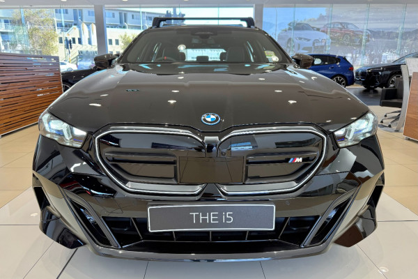 2024 BMW i5 Touring G61 M60 xDrive Touring Wagon Image 2