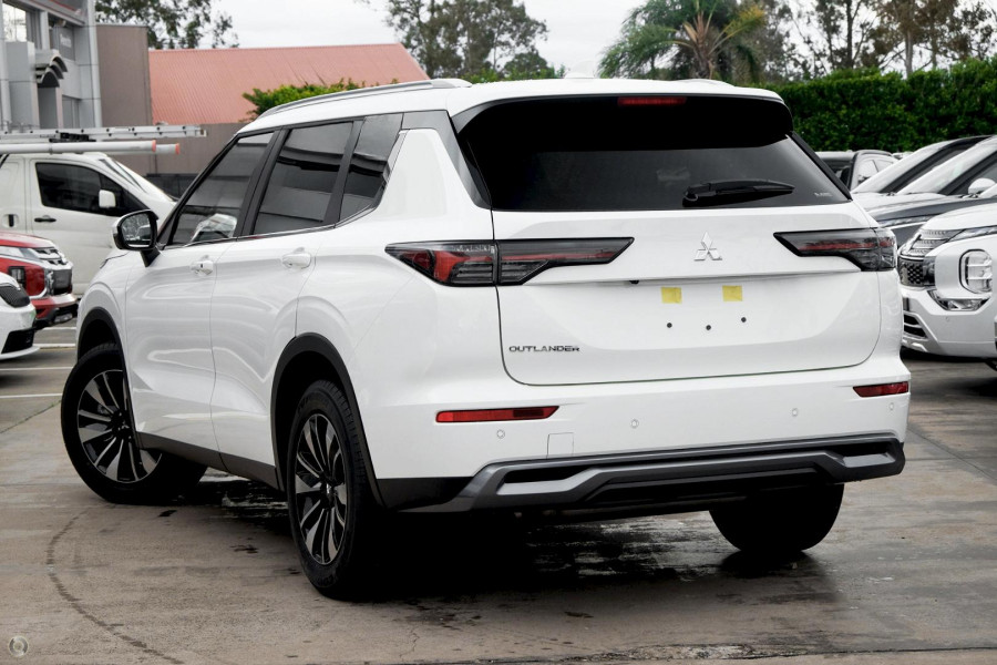2025 Mitsubishi Outlander ZM LS SUV Image 4