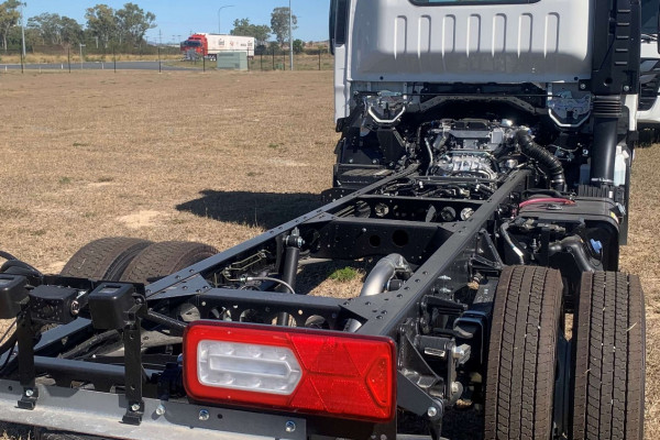 2026 Isuzu NNR 45-150 DT D34 Cab Chassis Image 5