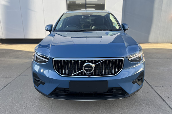 2024 MY25 Volvo XC40 XZ Ultra B4 Bright SUV Image 2
