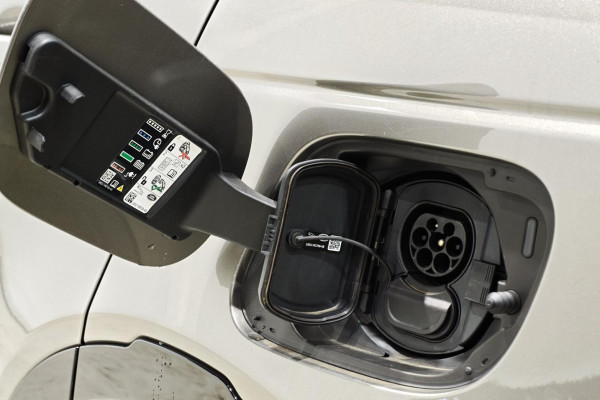 2024 MY25 Land Rover Discovery Sport L550 P300e Dynamic SE SUV Image 26