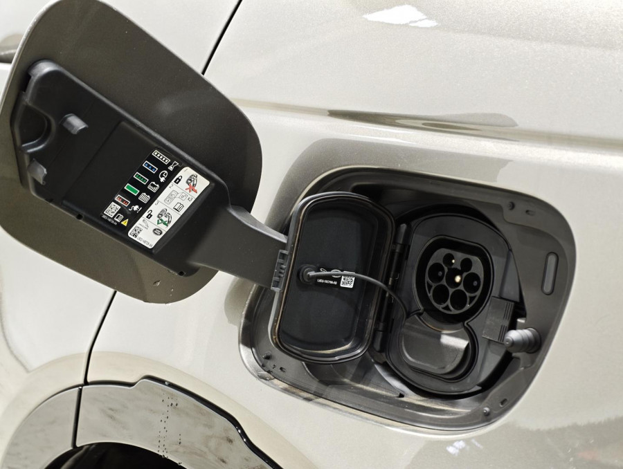 2024 MY25 Land Rover Discovery Sport L550 P300e Dynamic SE SUV Image 26