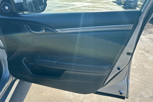 2017 Honda Civic 10th Gen VTi Hatch Image 5