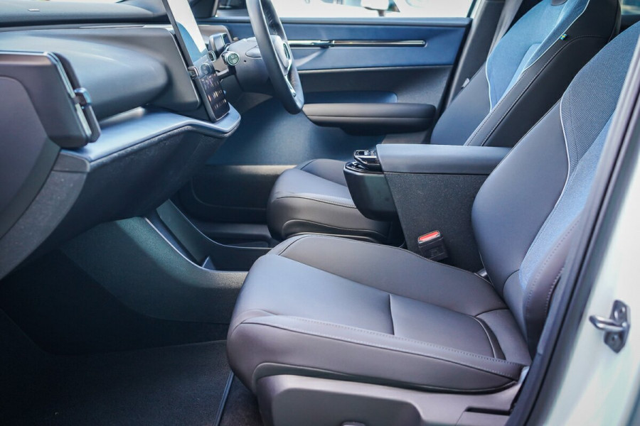 2023 MY24 Volvo EX30  Single Motor Extended Range Ultra SUV Image 25