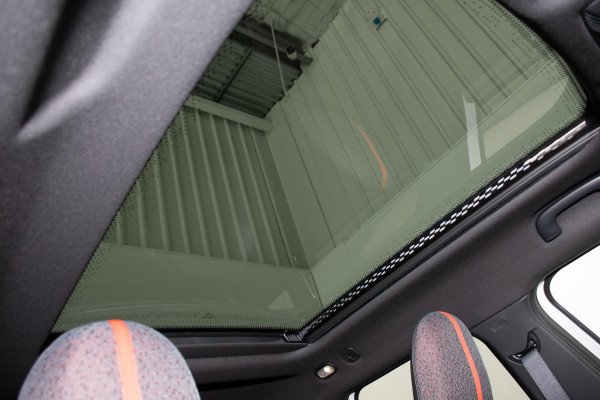 2025 MINI Aceman J05 JCW E Favoured Hatch image 17