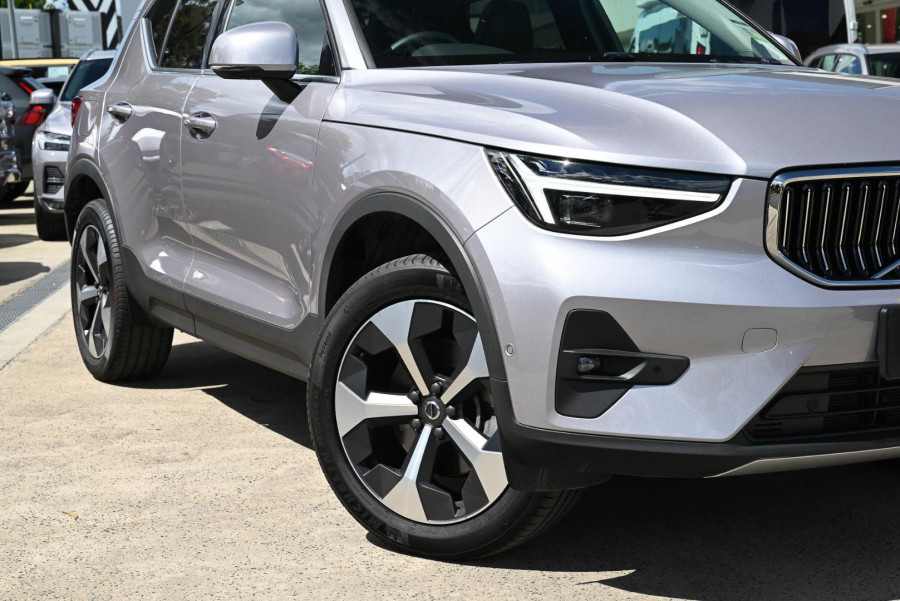 2025 MY26 Volvo XC40 XZ Ultra B4 Bright SUV Image 2