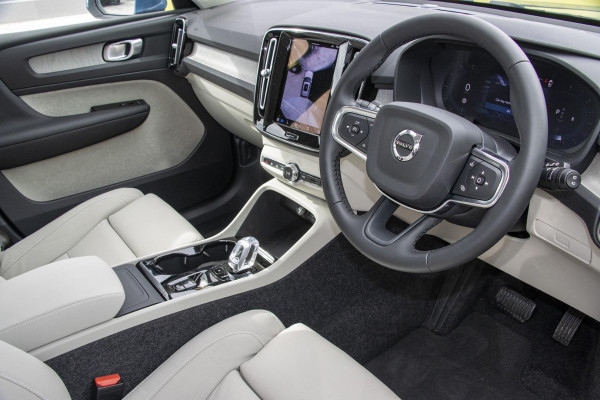 2023 Volvo XC40 XZ Ultimate B4 Bright SUV Image 6
