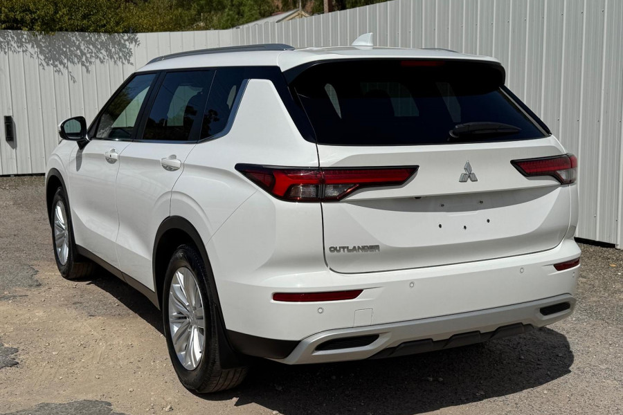 2022 MY22.5 Mitsubishi Outlander ZM LS SUV Image 9