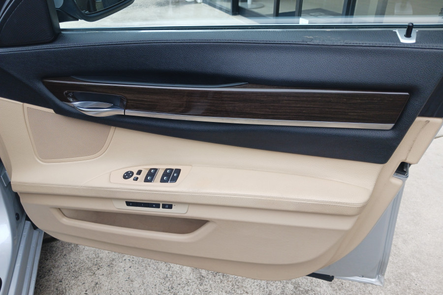 2009 MY10 BMW 7 Series F01 Tw.Turbo 740i Sedan Image 27