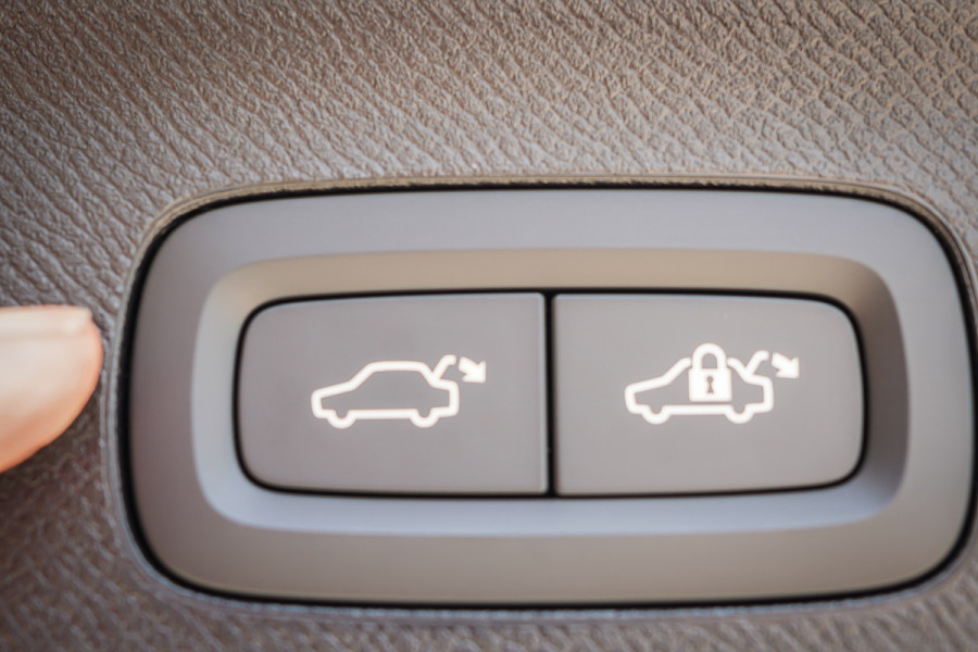 2024 MY25 Volvo XC90 L Series Ultra T8 Plug-In Hybrid SUV Image 11