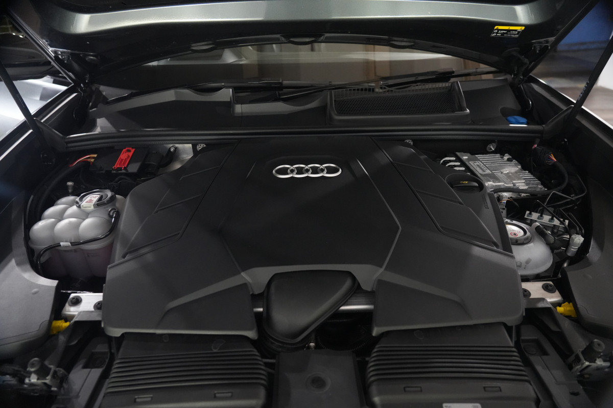 2024 Audi Q8 F1 60 TFSI e S Line SUV