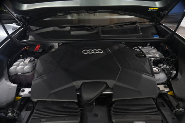 2024 Audi Q8 F1 60 TFSI e S Line SUV image 40