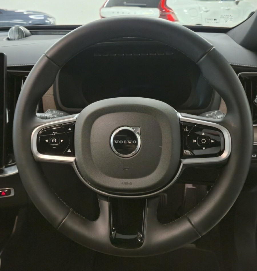 2025 MY26 Volvo XC90 L Series Ultra B5 Dark SUV Image 24