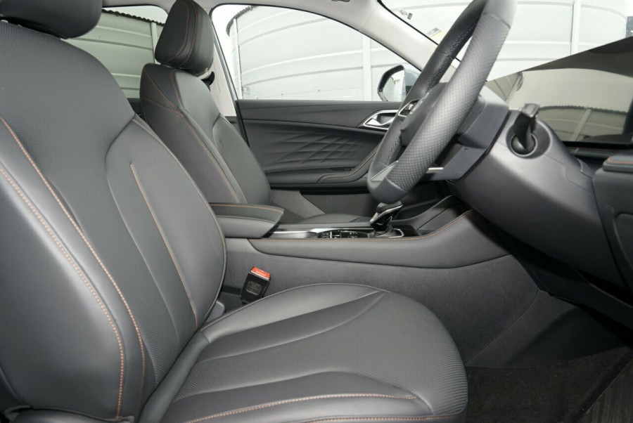 2024 MY24.5 MG HS AS33 Essence SUV Image 8