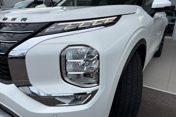 2021 MY22 Mitsubishi Outlander ZM Exceed SUV Image 24