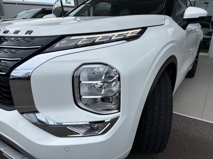 2021 MY22 Mitsubishi Outlander ZM Exceed SUV Image 24