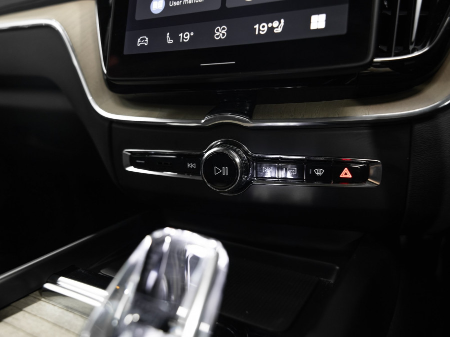 2026 Volvo XC60 UZ B5 Ultra Dark 2L Mild Hybrid AWD SUV Image 15