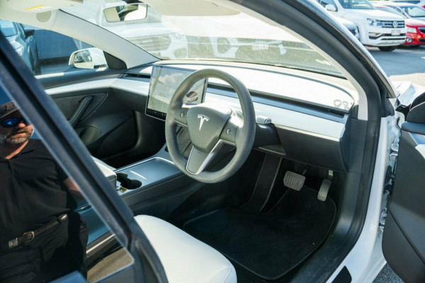 2021 Tesla Model 3  Standard Range Plus Sedan Image 17