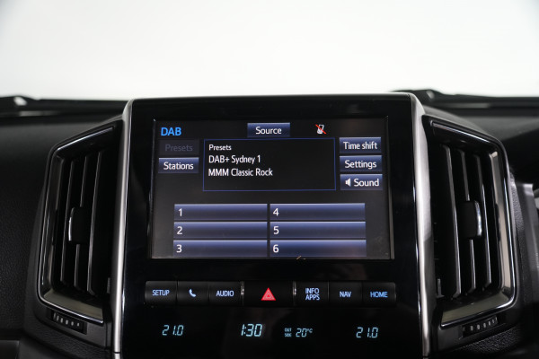 2018 Toyota LandCruiser Sahara SUV image 25