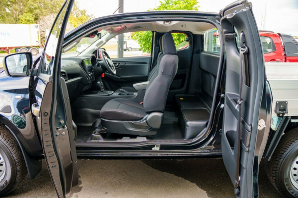 2026 MY25.5 Isuzu D-MAX RG SX Cab Chassis Image 7