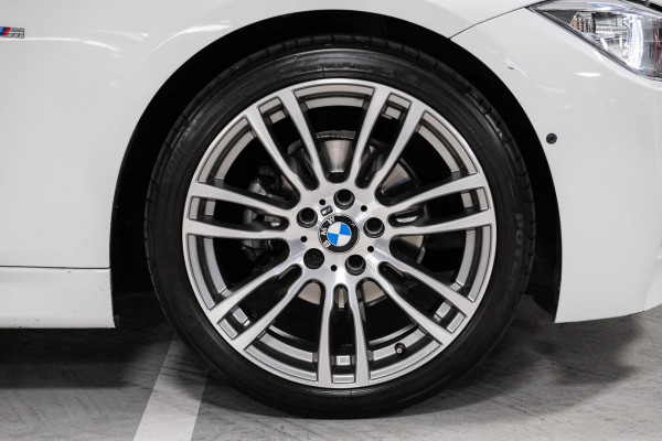 2015 BMW 3 Series F30 316i Sport Line Sedan