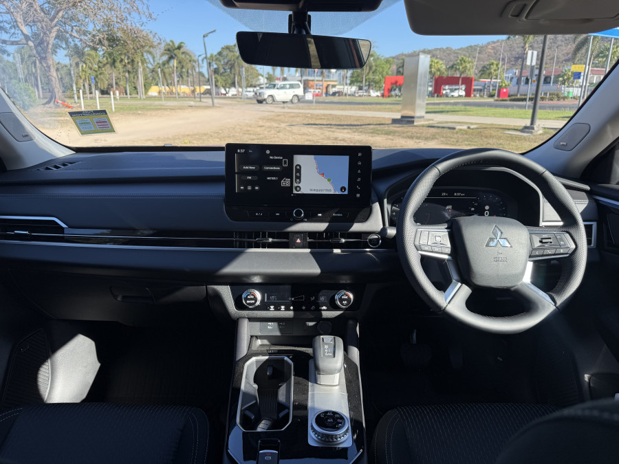 2025 Mitsubishi Outlander ZM LS SUV Image 7
