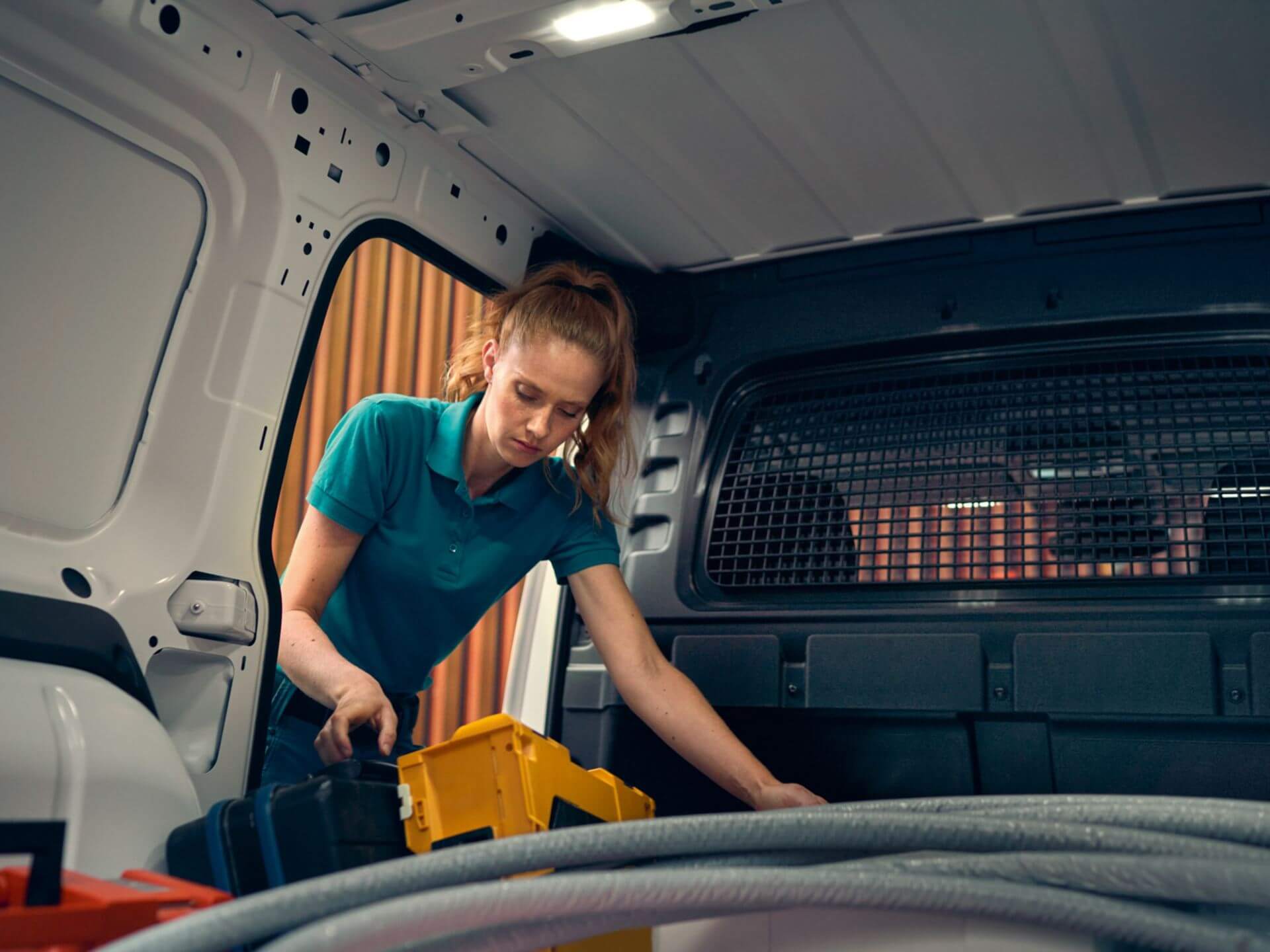 A flexible worker Cargo Space Solutions Image