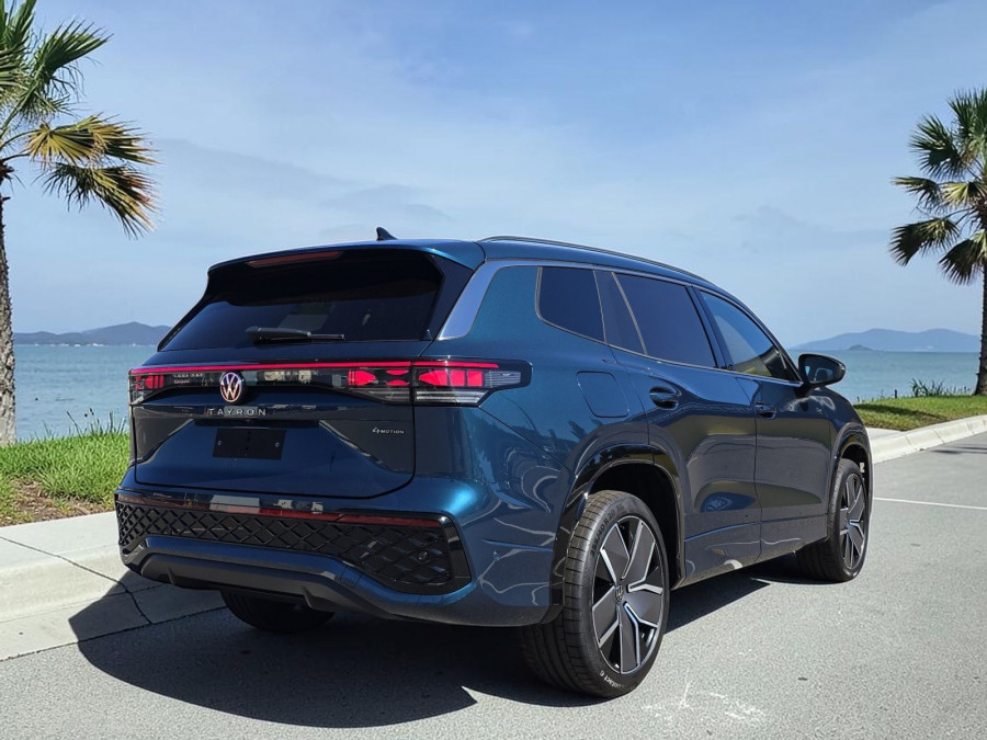 2025 MY26 Volkswagen Tayron R4 195TSI R-Line SUV Image 3