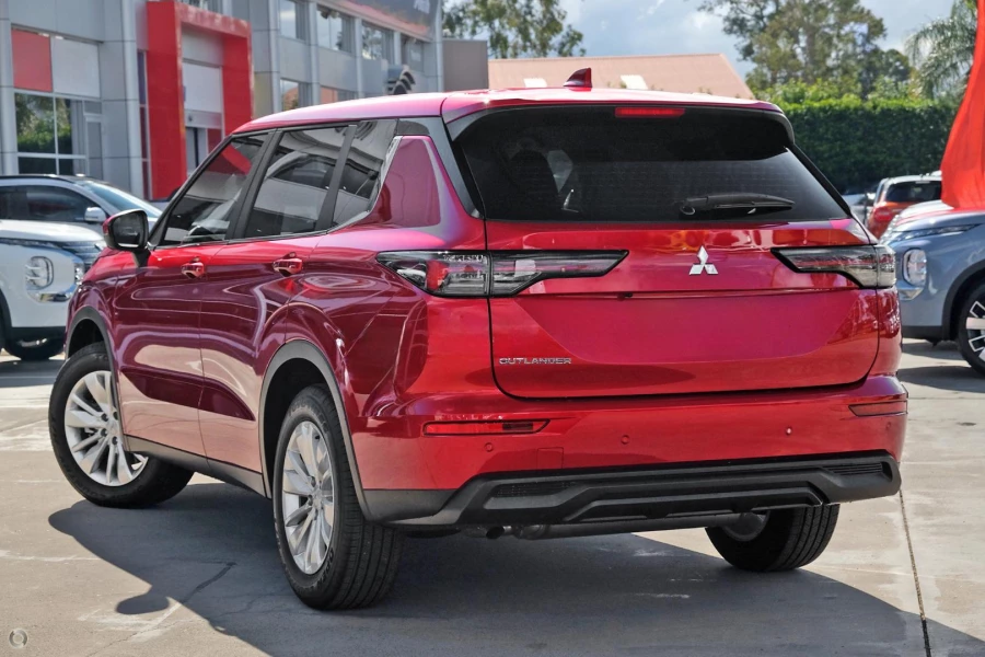 2025 Mitsubishi Outlander ZM ES SUV Image 4