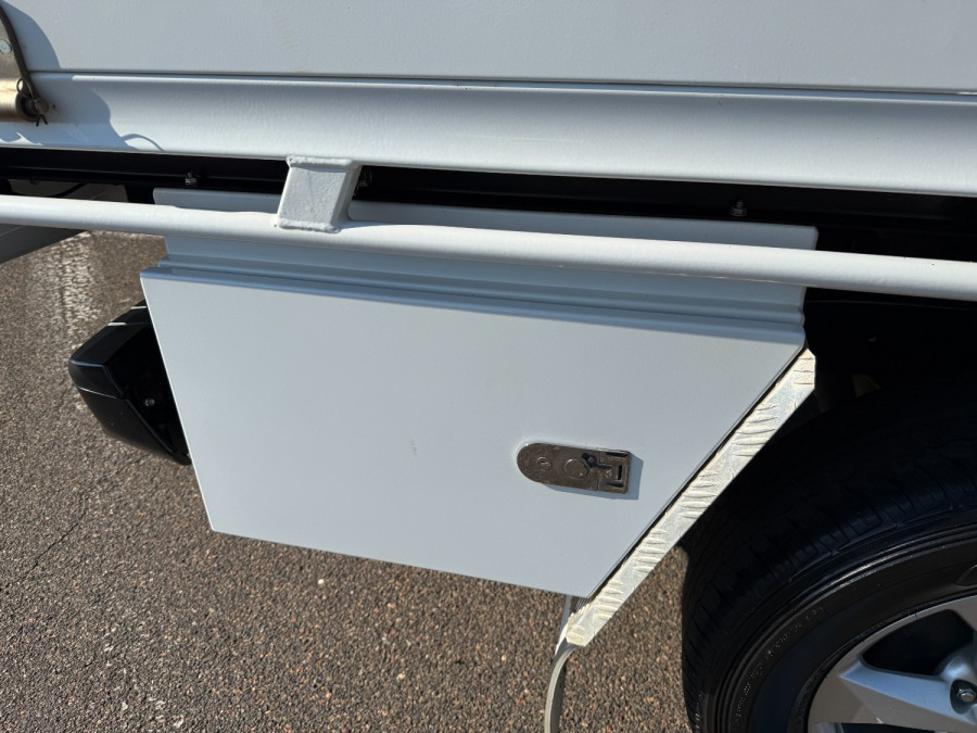 2023 Isuzu D-MAX RG LS-M Cab Chassis Image 10