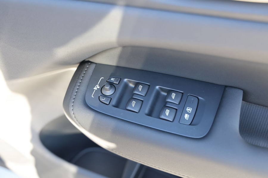 2025 MY26 Volvo XC60 UZ Plus B5 Bright SUV Image 12