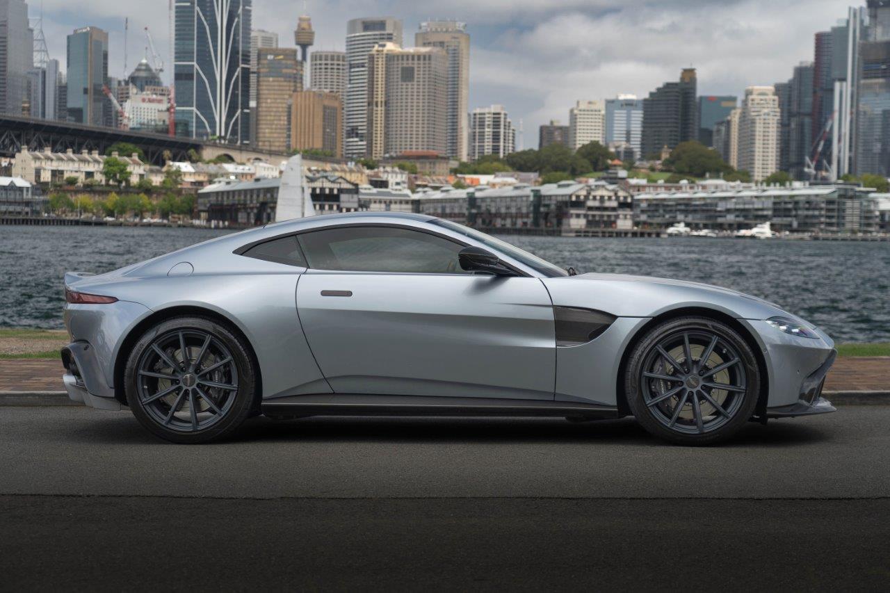 2019 Aston Martin Vantage Coupe Image 3