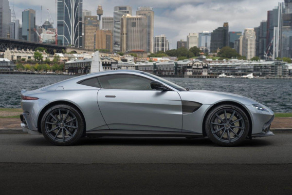2019 Aston Martin Vantage Coupe Image 3